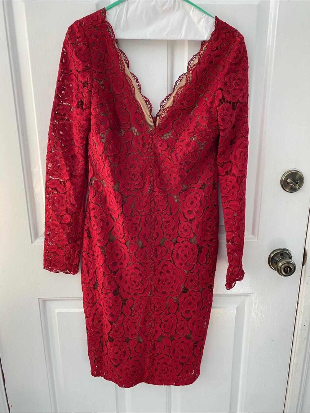 Vera Wang Red Lace Long-Sleeve V-Neck Bodycon Dress